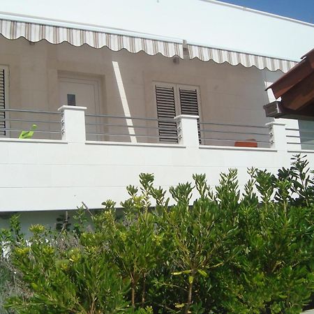 Apartments Niana With Heated Seawater Swimingpool Donji Okrug  Buitenkant foto
