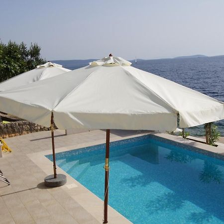 Apartments Niana With Heated Seawater Swimingpool Donji Okrug  Buitenkant foto