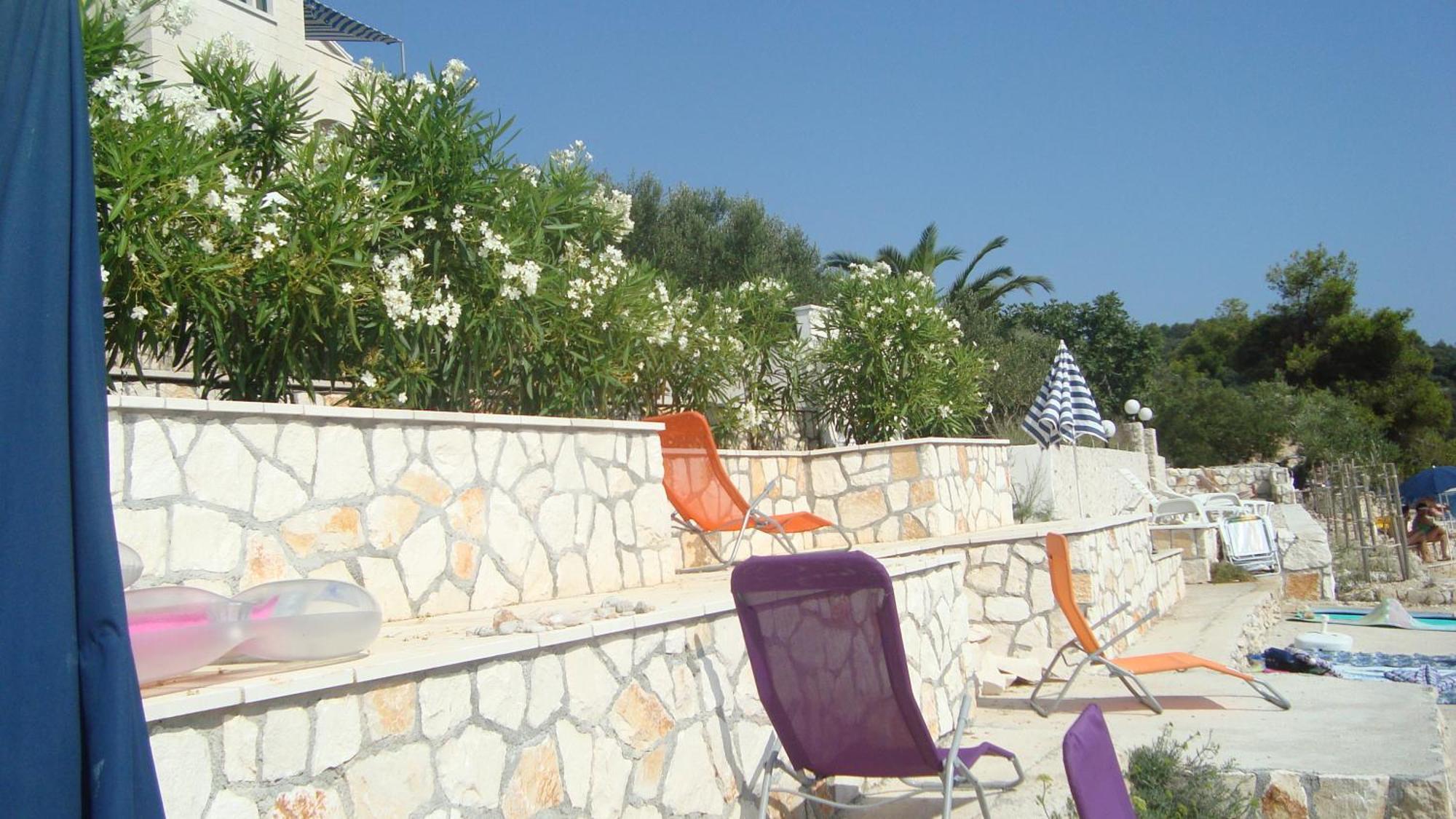 Apartments Niana With Heated Seawater Swimingpool Donji Okrug  Buitenkant foto