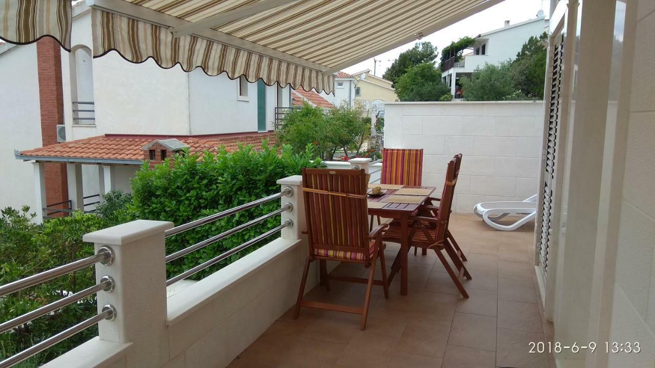 Apartments Niana With Heated Seawater Swimingpool Donji Okrug  Buitenkant foto