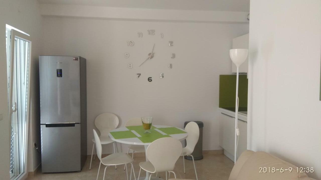 Apartments Niana With Heated Seawater Swimingpool Donji Okrug  Buitenkant foto