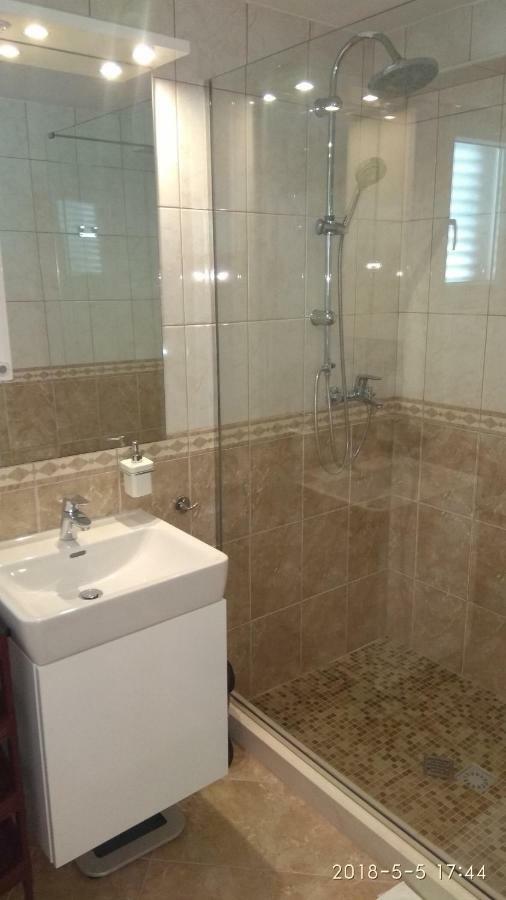 Apartments Niana With Heated Seawater Swimingpool Donji Okrug  Buitenkant foto