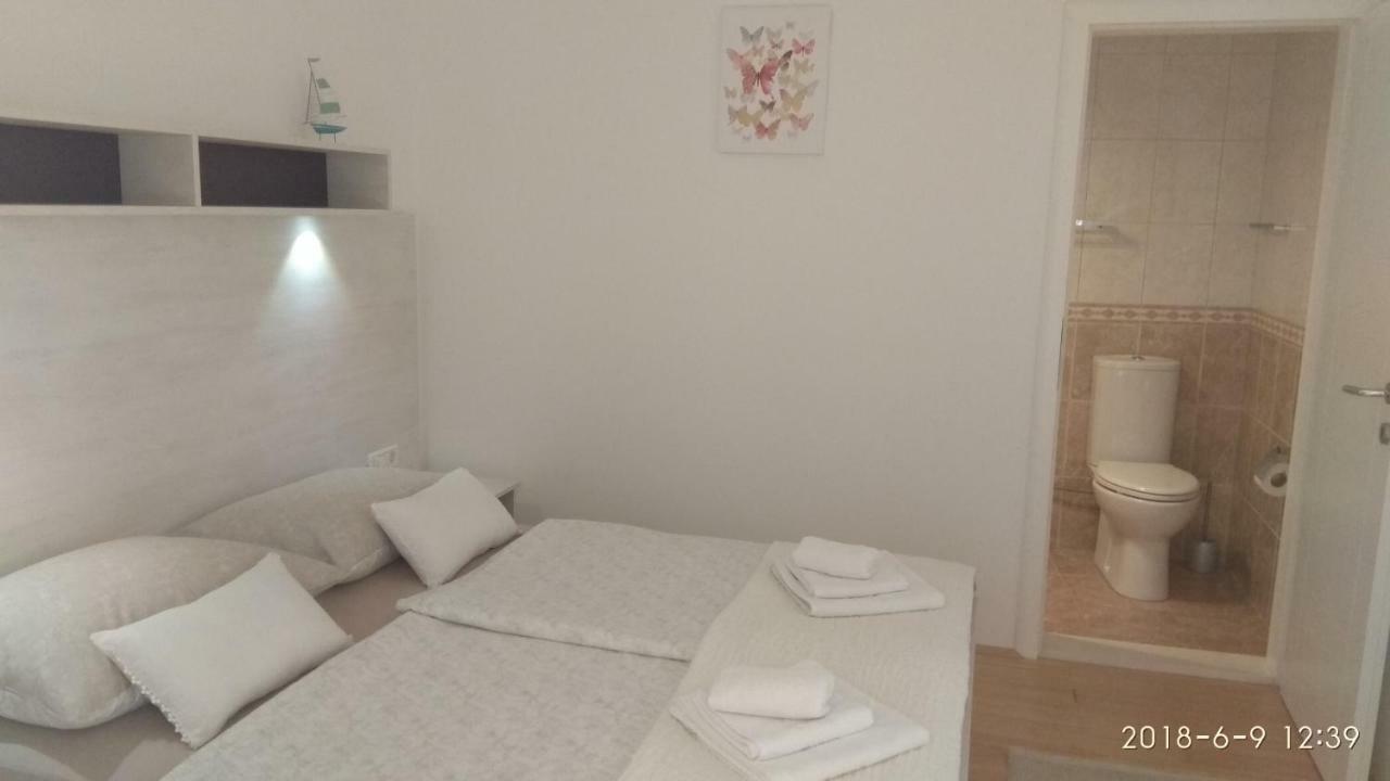 Apartments Niana With Heated Seawater Swimingpool Donji Okrug  Buitenkant foto