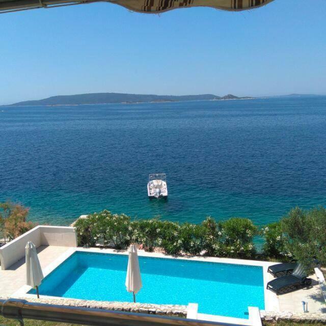 Apartments Niana With Heated Seawater Swimingpool Donji Okrug  Buitenkant foto